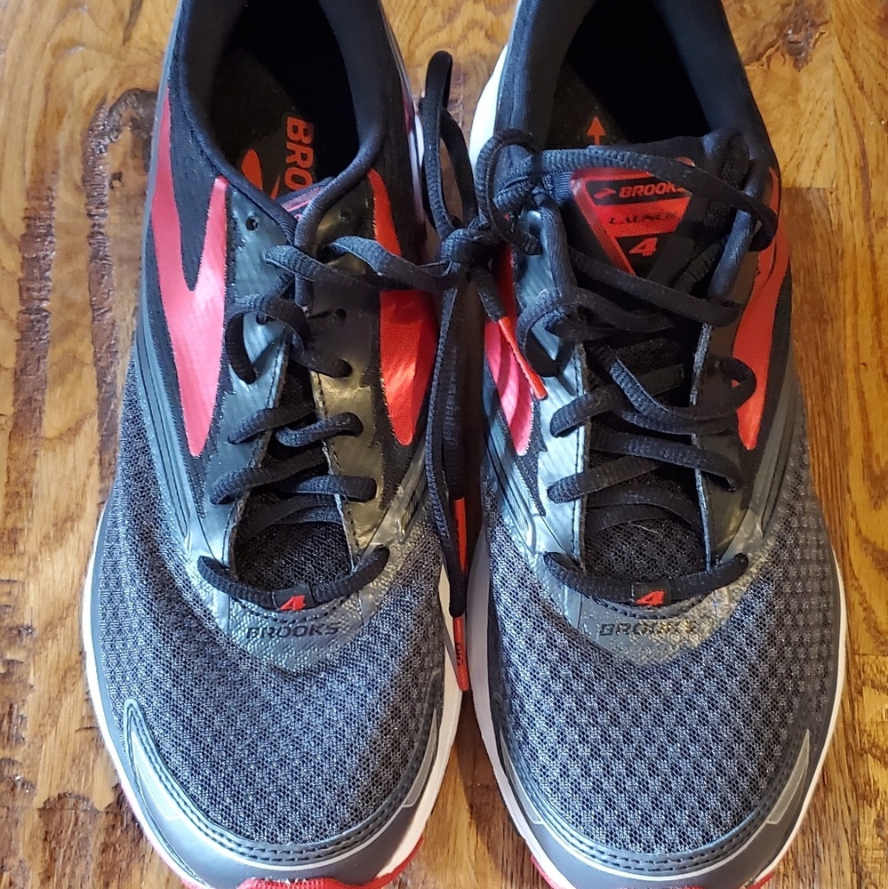Brooks launch 4 size 9